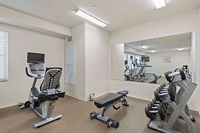 WaterWalk Extended Stay by Wyndham Kansas City - Overland Pk
