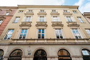 Fresco Apartment - LoftAffair