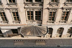 Fresco Apartment - LoftAffair