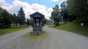 Ski-in, Ski-out 2 Br With View Of Ski Lift! 2 Bedroom Condo by RedAwni