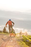 Ski-in, Ski-out 2 Br With View Of Ski Lift! 2 Bedroom Condo by RedAwni