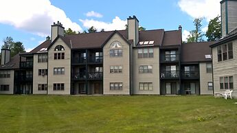 Ski-in, Ski-out 2 Br With View Of Ski Lift! 2 Bedroom Condo by RedAwni