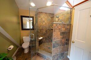 Luxury 6br Solitude Ge- Indoor Bball Court, Private Tub 6 Bedroom Home