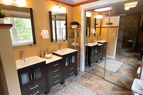 Luxury 6br Solitude Ge- Indoor Bball Court, Private Tub 6 Bedroom Home