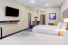 La Quinta Inn & Suites by Wyndham San Antonio Alamo City