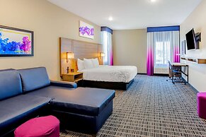 La Quinta Inn & Suites by Wyndham San Antonio Alamo City