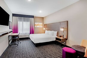 La Quinta Inn & Suites by Wyndham San Antonio Alamo City