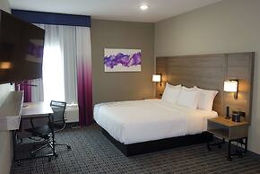La Quinta Inn & Suites by Wyndham San Antonio Alamo City