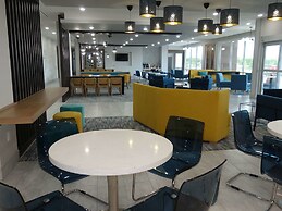 La Quinta Inn & Suites by Wyndham San Antonio Alamo City