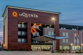 La Quinta Inn & Suites by Wyndham San Antonio Alamo City