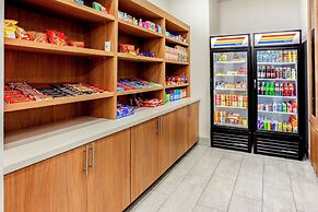 La Quinta Inn & Suites by Wyndham San Antonio Alamo City