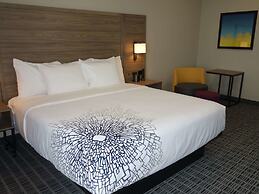 La Quinta Inn & Suites by Wyndham San Antonio Alamo City