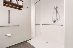 La Quinta Inn & Suites by Wyndham Bloomington