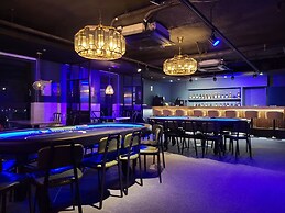 Hotel Alice and Trunk