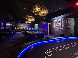 Hotel Alice and Trunk