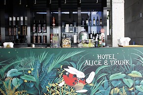 Hotel Alice and Trunk