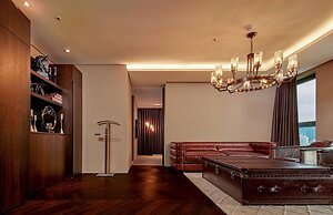 Hotel Alice and Trunk