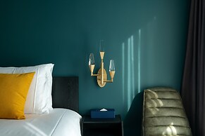 Hotel Alice and Trunk