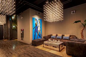 Hotel Alice and Trunk