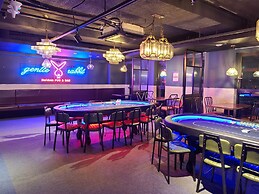 Hotel Alice and Trunk