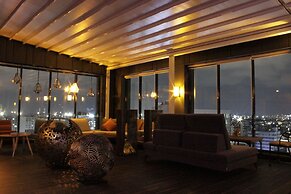 Hotel Alice and Trunk