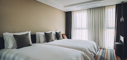 Hotel Alice and Trunk