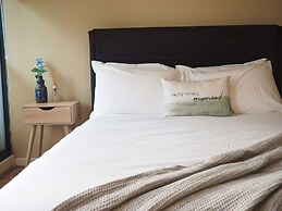 Metro Apartments South Melbourne CBD edge