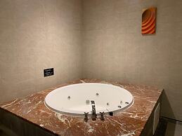 Her Home Spa Motel Douliu