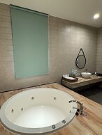 Her Home Spa Motel Douliu