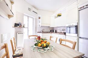 Modern Apartment with Terrace, Swimming Pool&Tennis