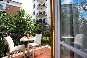 Modern Apartment with Terrace, Swimming Pool&Tennis