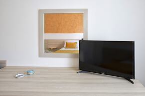 Modern Apartment with Terrace, Swimming Pool&Tennis