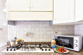 Modern Apartment with Terrace, Swimming Pool&Tennis