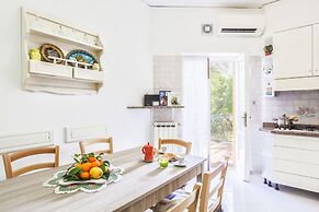 Modern Apartment with Terrace, Swimming Pool&Tennis