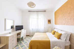 Modern Apartment with Terrace, Swimming Pool&Tennis