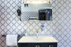 Modern Apartment with Terrace, Swimming Pool&Tennis