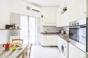 Modern Apartment with Terrace, Swimming Pool&Tennis