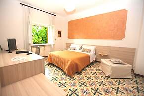 Modern Apartment with Terrace, Swimming Pool&Tennis