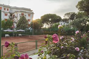 Modern Apartment with Terrace, Swimming Pool&Tennis