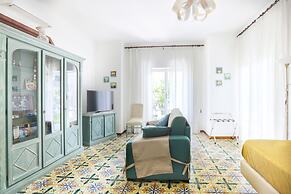 Modern Apartment with Terrace, Swimming Pool&Tennis