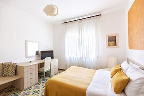 Modern Apartment with Terrace, Swimming Pool&Tennis