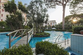 Modern Apartment with Terrace, Swimming Pool&Tennis