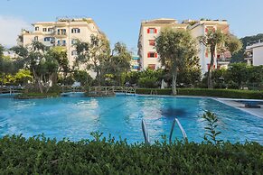 Modern Apartment with Terrace, Swimming Pool&Tennis