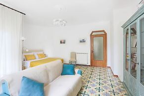 Modern Apartment with Terrace, Swimming Pool&Tennis