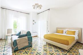 Modern Apartment with Terrace, Swimming Pool&Tennis