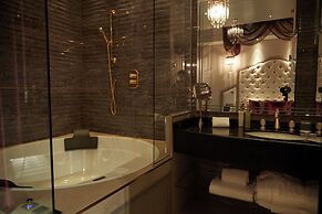 Paris j'Adore Hotel & Spa