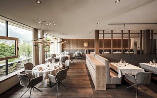 Excelsior Dolomites Life Resort