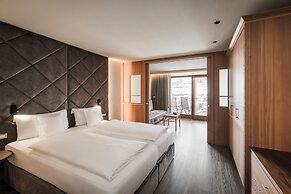 Excelsior Dolomites Life Resort
