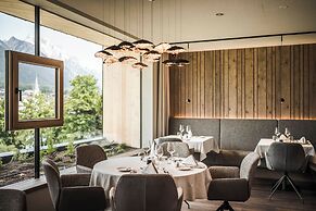 Excelsior Dolomites Life Resort