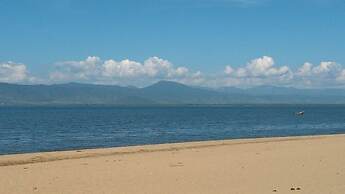 Zaburi Beach by Serendib